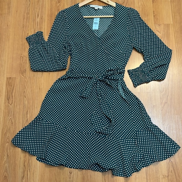LOFT Dresses & Skirts - LOFT long sleeves polka dots green wrap dress